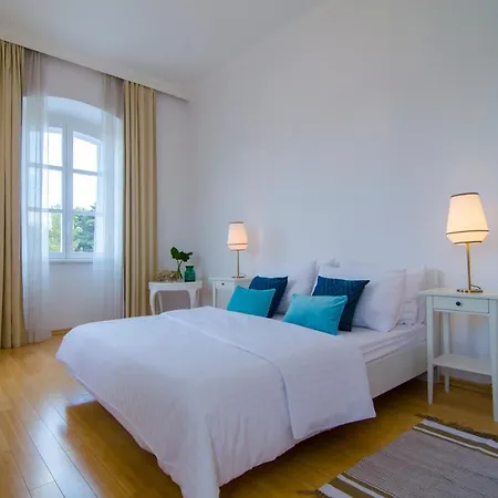 Apartamento Gardino 1881 *
